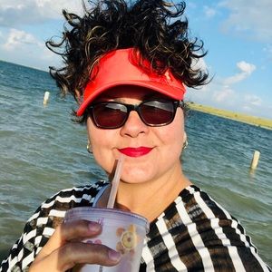 Meet your Posher, Adriana